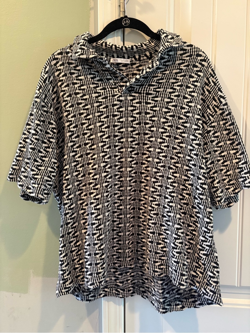Zara Black & White Geometric Short Sleeve Button-Down Top